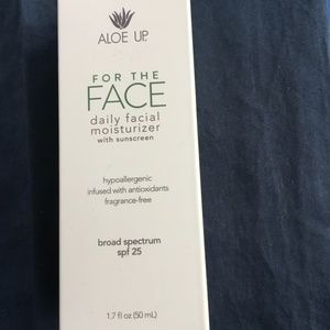 DAILY FAACE MOISTURIZER....SPF25.....